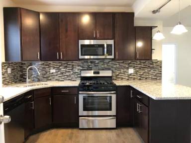 Main picture of 3839 W Roscoe St