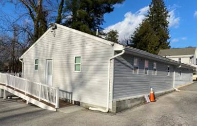 Main picture of 438 Main St