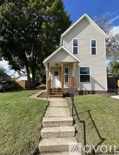 Main picture of 725 Fremont Ave NW