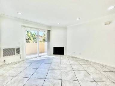 Main picture of 215 Woodland Pkwy