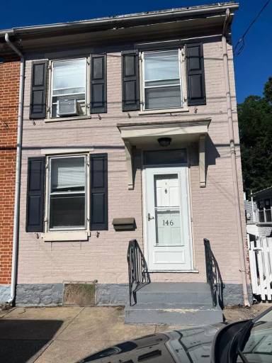Main picture of 146 S West St