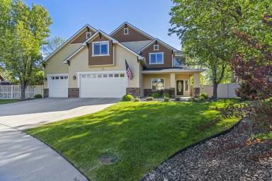 Main picture of 574 N Nightingale Pl