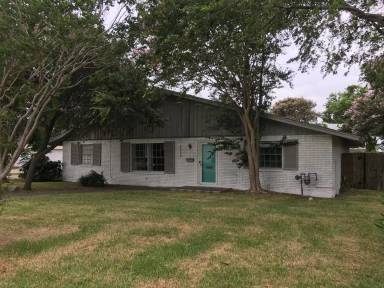 Main picture of 3554 Denver Ave