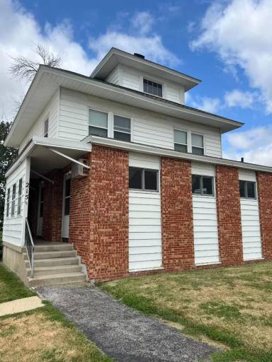Main picture of 215 E Charles St