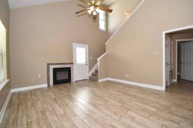 Main picture of 460 E Maryland Ave