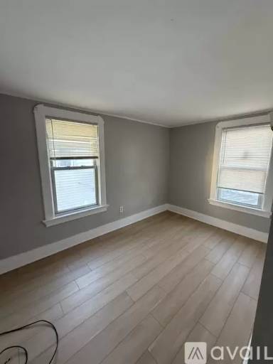 Main picture of 32 Elm St