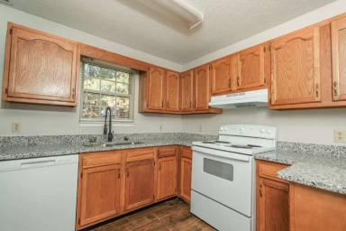 Main picture of 587 Baker Rd