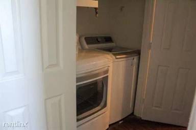 Main picture of 28 W Genesee St