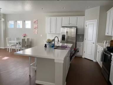 Main picture of 580 W 175th Pl