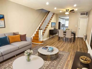 Main picture of 1821 Daly St