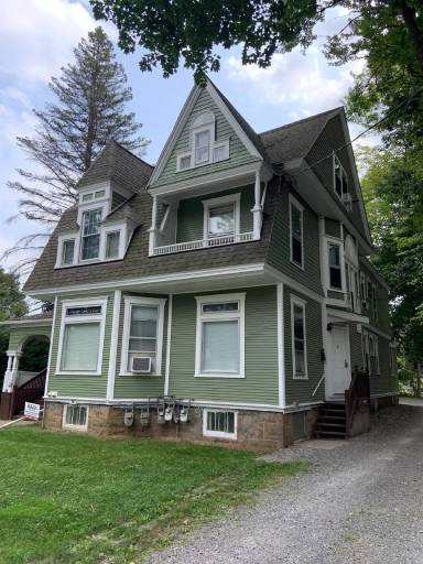 Main picture of 113 W Jenkins St