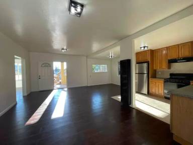 Main picture of 1396 E 27th St
