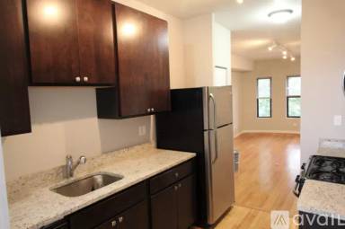 Main picture of 2325 W Arthur Ave