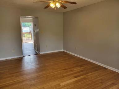 Main picture of 341 E Irvine St