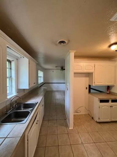 Main picture of 3219 Lakewood Dr