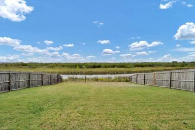 Main picture of 5100 Royal Springs Dr
