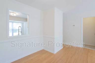Main picture of 405 Lakeview Ct