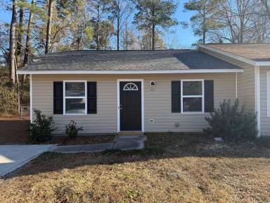Main picture of 305 Cedar Creek Dr