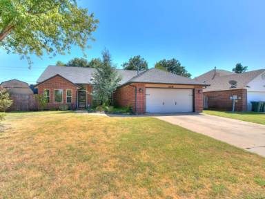 Main picture of 1608 Victoria Pl