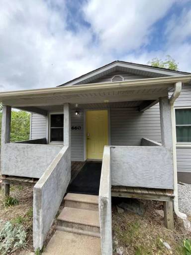 Main picture of 660 W Whillock St