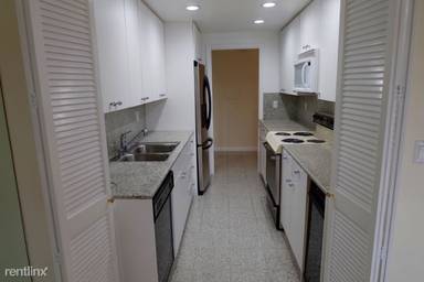 Main picture of 836 S Bundy Dr