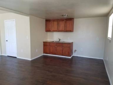 Main picture of 916 W 59th Pl