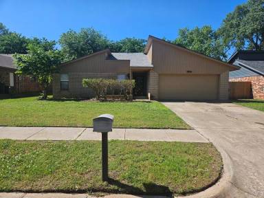 Main picture of 1914 Oakcreek Dr