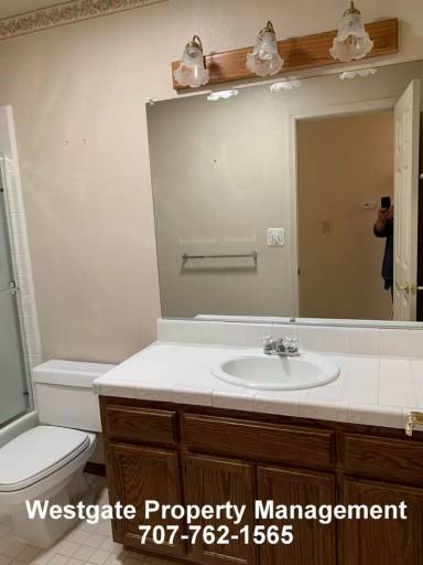 Main picture of 985 Eastman Ln
