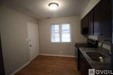 Main picture of 1642 W Morse Ave