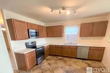 Main picture of 3005 Lake Vista Dr