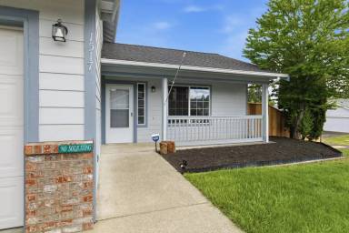 Main picture of 1517 198th St E