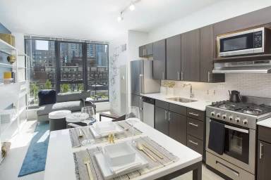 Main picture of 729 N Wells St