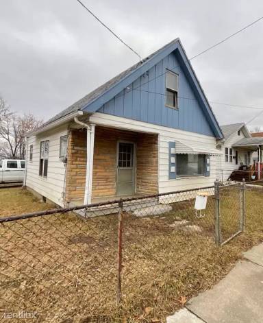 Main picture of 1940 Becker St