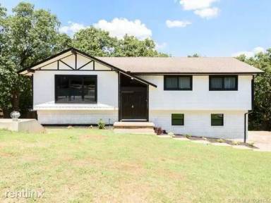 Main picture of 6827 W 35th Pl