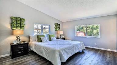 Main picture of 1090 Walnut Woods Ct