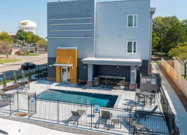 Main picture of Seventeenth Apartments