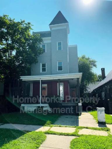 Main picture of 203 S Augusta Ave