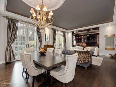 Main picture of 1112 N Dearborn St