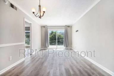 Main picture of 2805 Northeast Expy NE