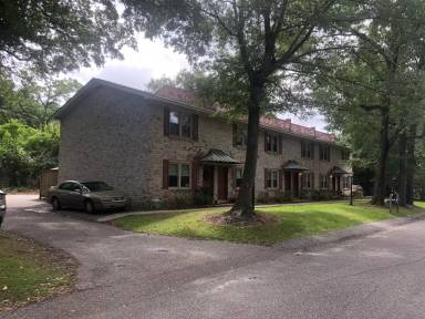 Main picture of 107 W Richland St