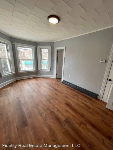 Main picture of 36 S Lander St