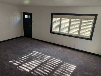 Main picture of 550 W Belmont St