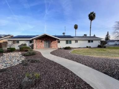 Main picture of 3524 W Royal Oaks Dr