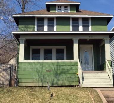 Main picture of 921 E 8th St