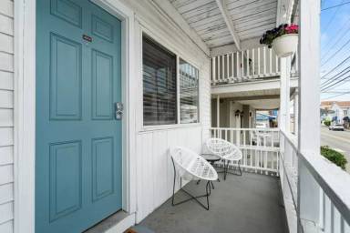 Main picture of 46 E Grand Ave