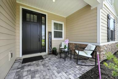 Main picture of 24 Tradesman Ln