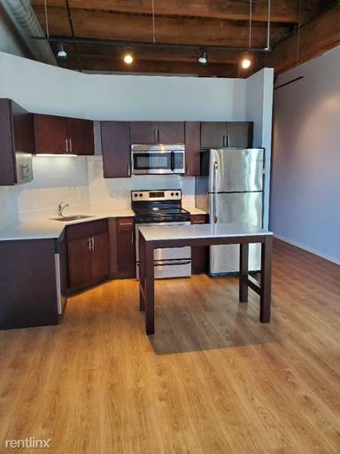 Main picture of 125 E 21st St