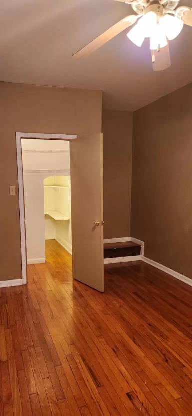 Main picture of 8040 Perry
