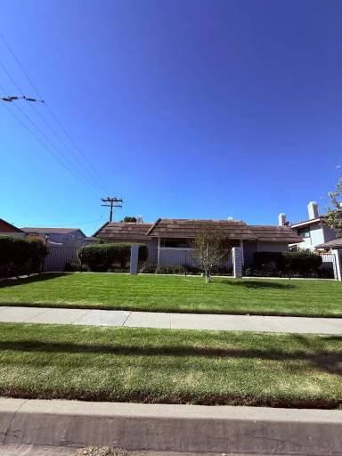 Main picture of 2394 Royal Ave