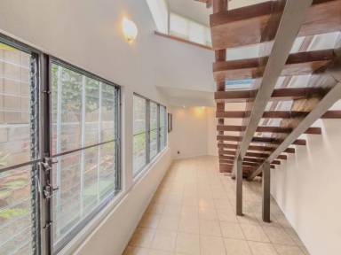 Main picture of 427 Paumakua Pl